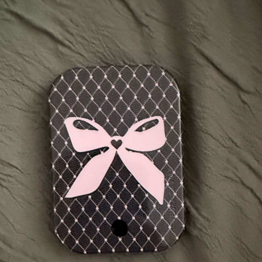 Velvet Caviar Black Magnetic Wireless Power Pack